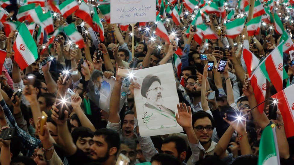 Supporters of Iranian conservative presidential candidate Ebrahim Raisi cheer and hold up mobile phones with lights during an election camping rally in Tehran, Iran (16 May 2017)