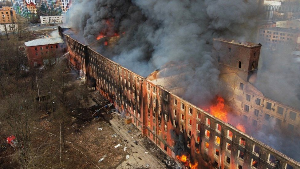 Nevskaya Manufaktura: Fire destroys historic factory in St Petersburg - BBC  News