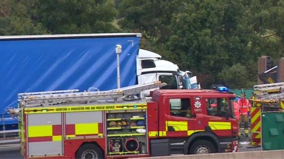 M5 reopens following fatal collision near Droitwich BBC News