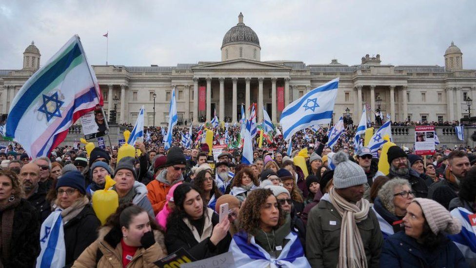 Crowds in Trafalgar Square for a pro-Israel rally