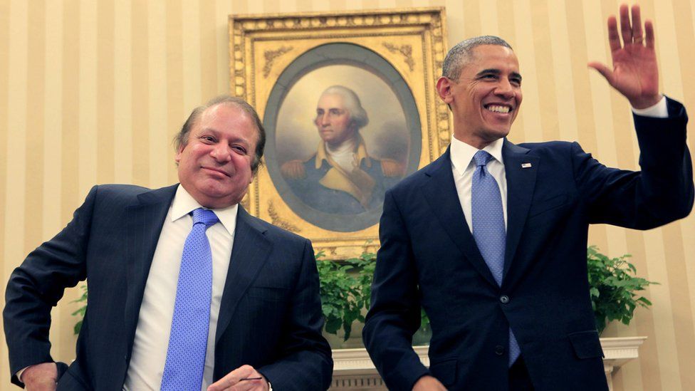 WASHINGTON, DC - OCTOBER 23: Pakistan Prime Minister Nawaz Sharif (L) meets with U.S. President Barack Obama in the Oval Office of the White House October 23, 2013 in Washington, DC