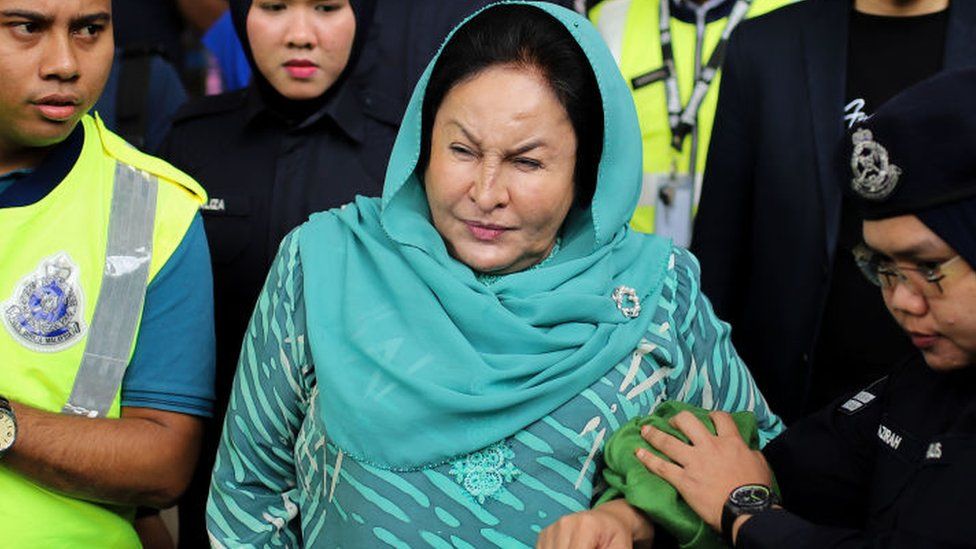 Rosmah Mansor (C) Ңͧʹյ¡Ѱ Najib Razak ͡ҡ٧ѧҡ١駢ҷبԵ㹡اѹ 10 ¹ 2019