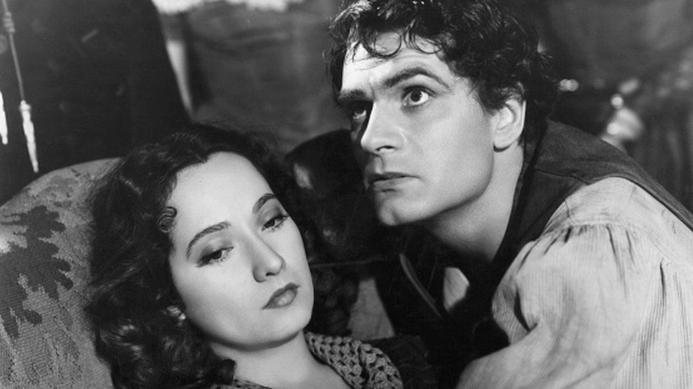 Merle Oberon with Laurence Olivier in a scene from Wuthering Heights