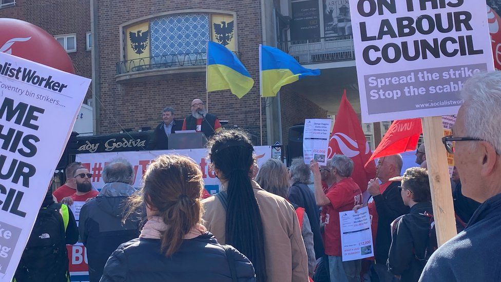 Coventry bin strikes Union suspends 11 Labour councillors BBC News