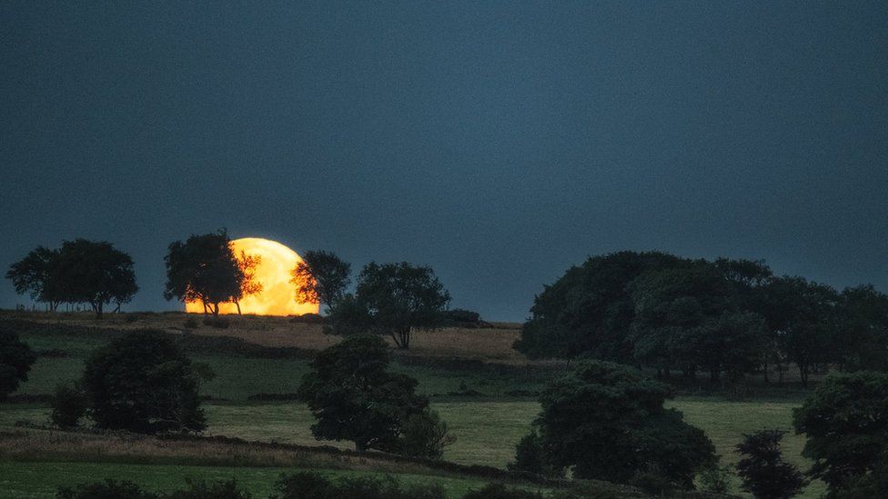 Moon in Beeley Moor