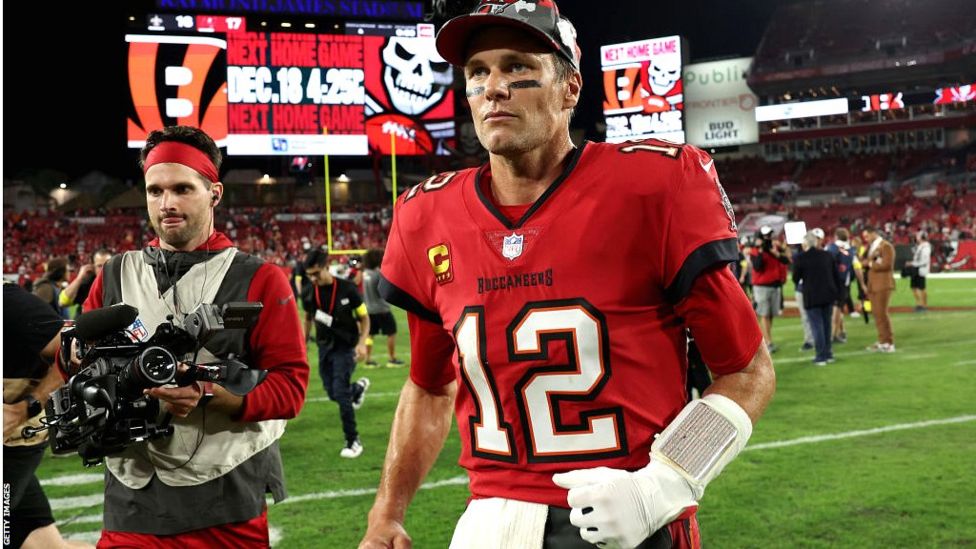 Tom Brady Claims Comeback Record In Tampa Bay Buccaneers Win - BBC Sport