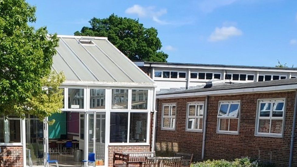 New Academy Trust To Take Over Newbury S Park House School BBC News    125737079 School 