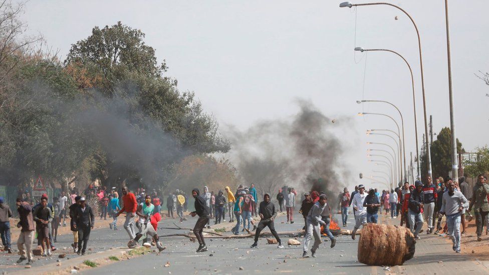 Residents clash with South African Police Service (SAPS) officers in Eldorado Park, near Johannesburg, on August 27, 2020, during a protest by community members after a 16-year old boy was reported dead.