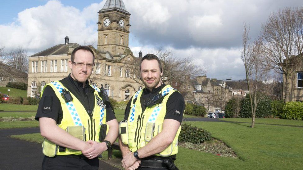 PC Craig Nicholls (l) and PC Jonathan Wright (r)