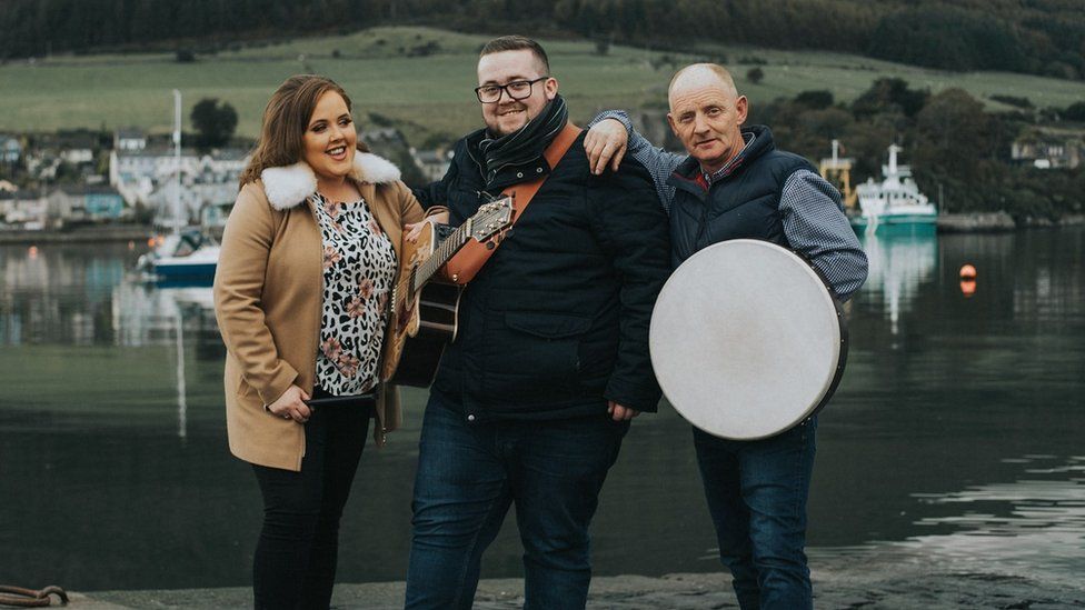 Folk band Claddagh Folk