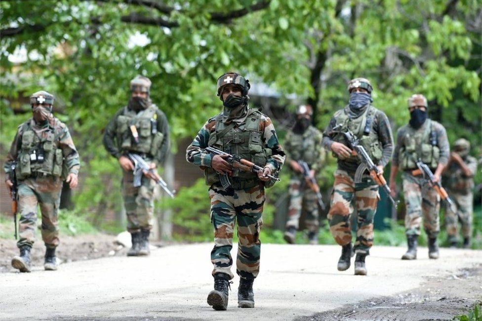 Indian army soldiers conduct a patrol during an operation against suspected rebels in Turkwangam Lassipora in Shopian south of Srinagar on May 4, 2017