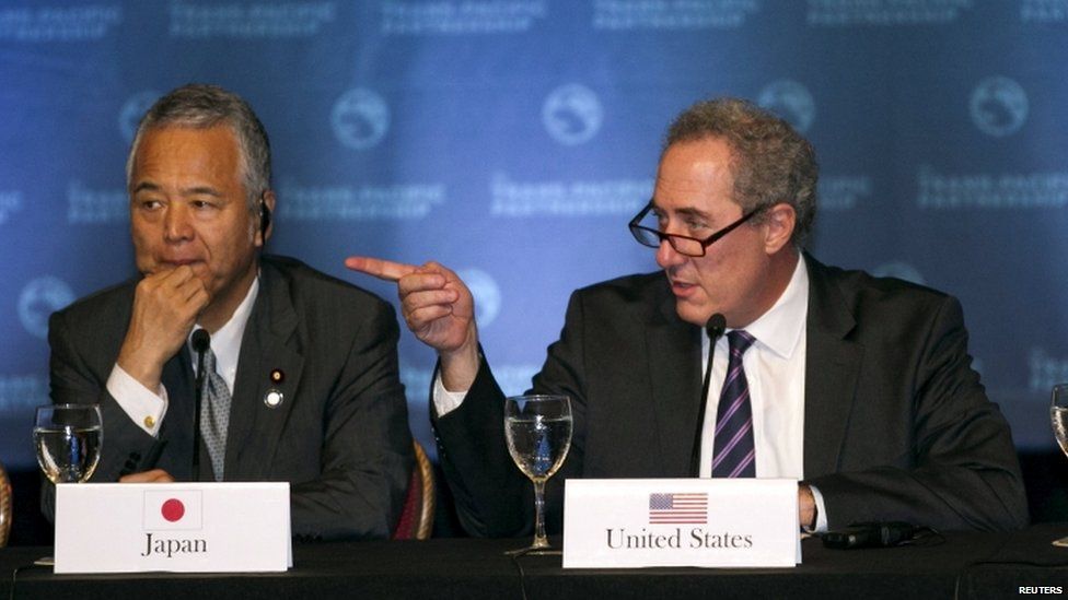 Japanese Economy Minister Akira Amari (L) and US Trade Representative Michael Froman; Maui, Hawaii