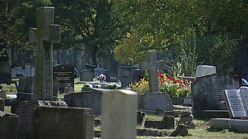 Croydon cemetery: People seen taking water meant for graveside flowers ...