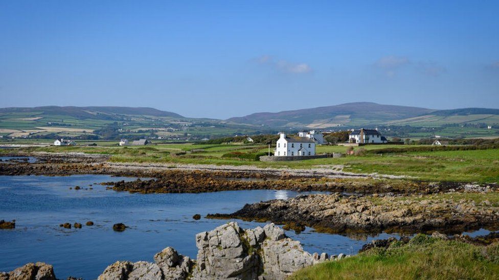 Isle of Man sees September temperatures hit record high - BBC News