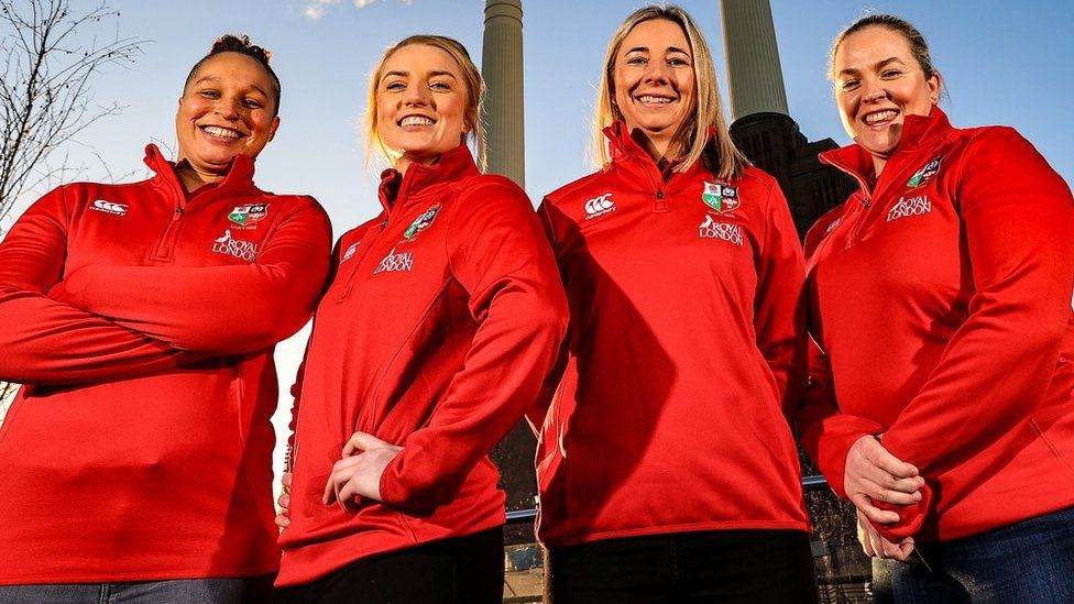 Cyhoeddi carfan y merched ar gyfer y Chwe Gwlad - BBC Cymru Fyw