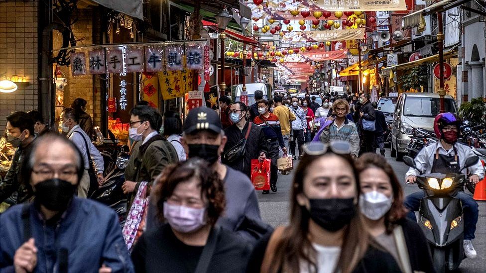 People wear protective face masks while shopping for Lunar New Year goods on January 27, 2022 in Taipei, Taiwan.