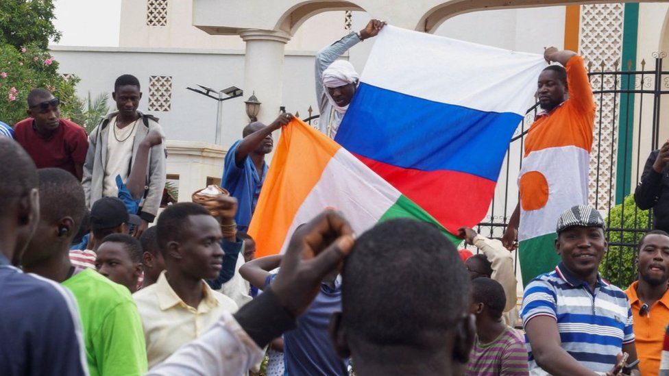 Российский флаг в Нигере