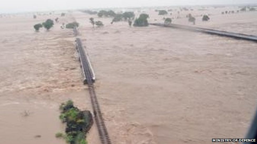 India floods: Fifty die in Gujarat rains - BBC News