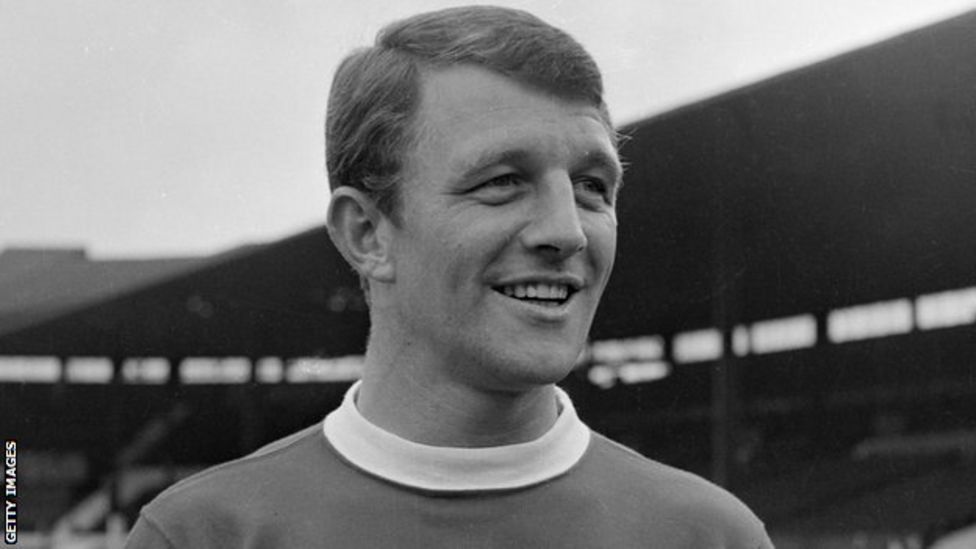 David Herd: Ex-Manchester United and Arsenal striker dies, aged 82 ...