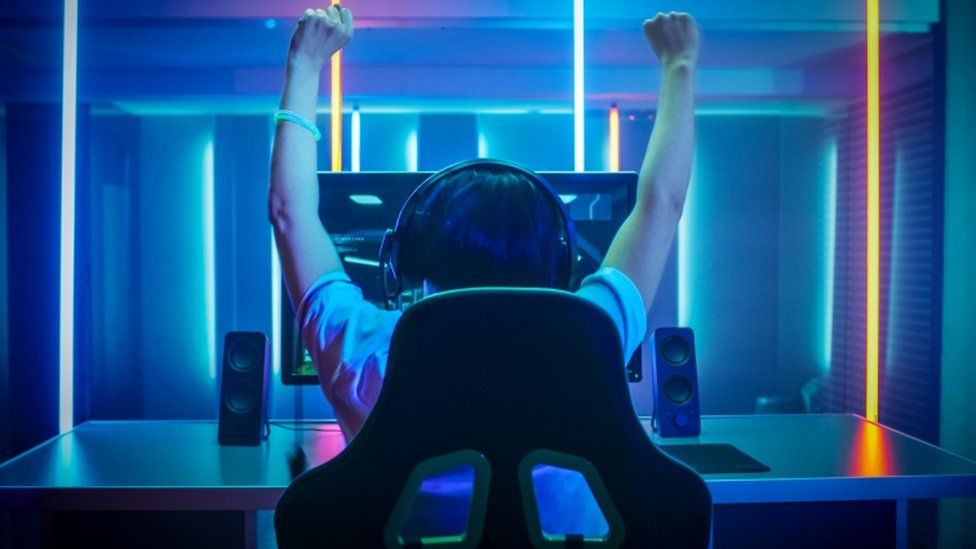 How playing video games could get you a better job - BBC News