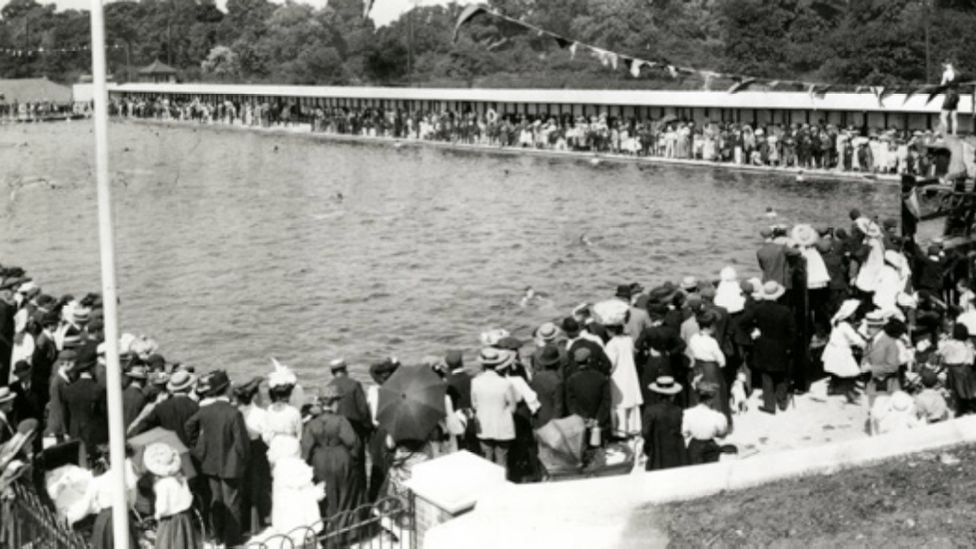 People at the Lido's opening ceremony on 28 July 1906