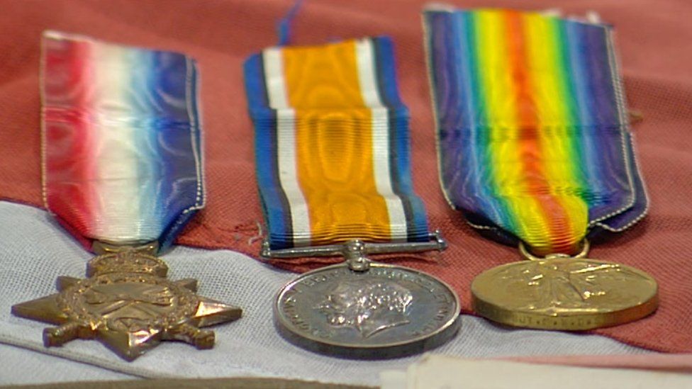 WWI Sheffield soldier's belongings are the 'best of its kind' - BBC News