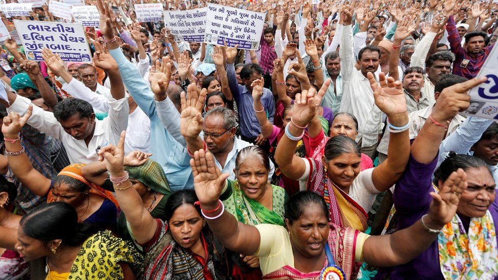 India Low Caste Dalits Protest Over Gujarat Attacks Bbc News 1365