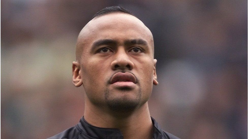 In this file picture taken October 14, 1999, New Zealand winger Jonah Lomu listens to the national anthems before the start of the Rugby World Cup first-round match between New Zealand and Italy at the McAlpine stadium in Huddersfield. New Zealand won 101-3.