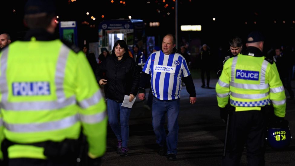 Eight arrested in Brighton's clash with Crystal Palace - BBC News