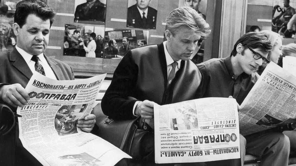 Muscovites reading the latest news of the Soyuz 11 mission. Moscow, USSR. June 10, 1971.