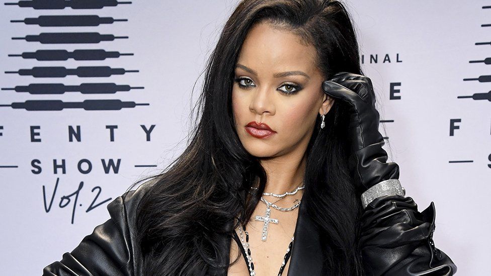 Rihanna Apologises For Islamic Verse At Fenty Lingerie Fashion Show Bbc News