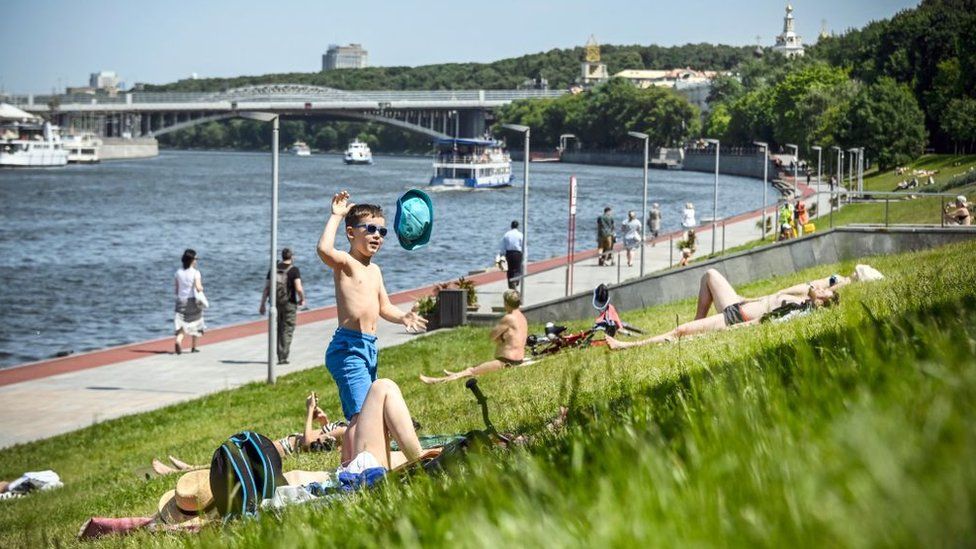 Загорание на Москве-реке, лето 2023