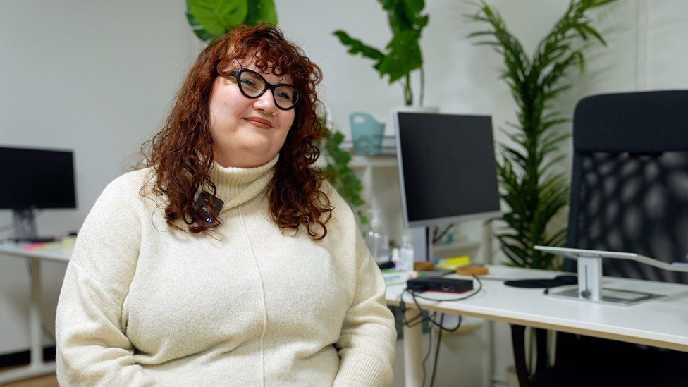 'Dylai ceiswyr lloches gael gweithio i osgoi tlodi' BBC Cymru Fyw