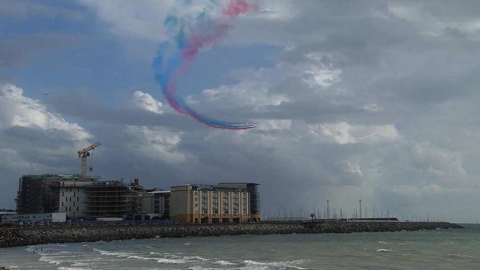 Red Arrows выступают над Джерси