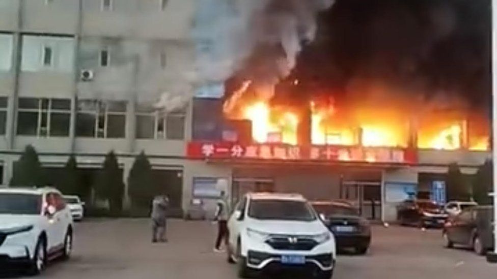 Fire engulfs office building in Luliang City, Shanxi, China