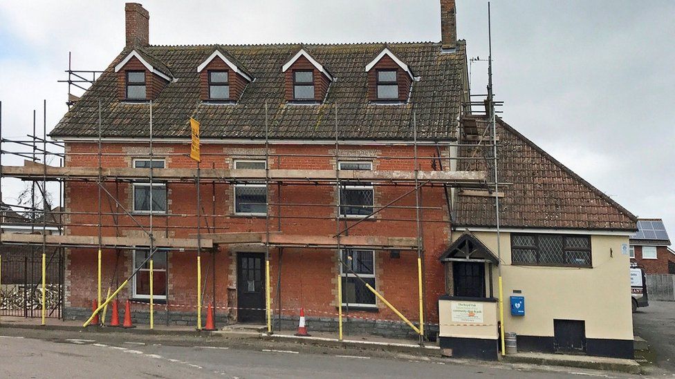 Stoke St Gregory villagers convert pub to community hub BBC News