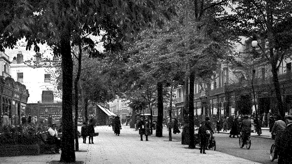 Archive picture of Cheltenham's Promenade in black and white
