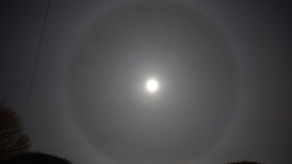 Yes, 'halo' around sun or moon forebodes inclement weather