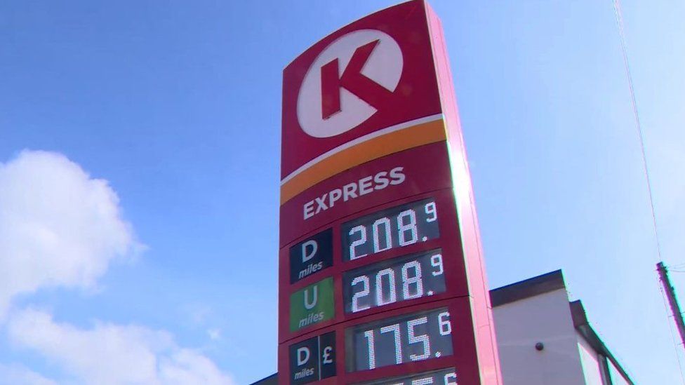 East Link Truckers block Dublin toll bridge in fuel prices protest