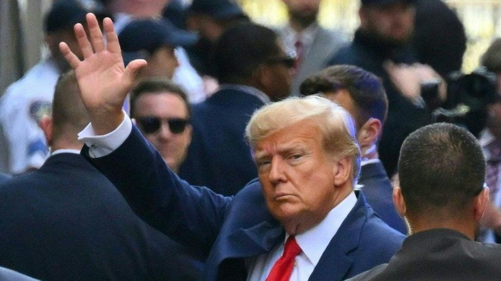 Donald Trump waving