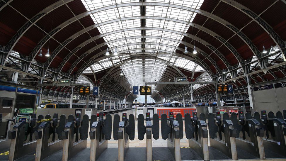 Heathrow to Paddington trains were disrupted after power fault - BBC News