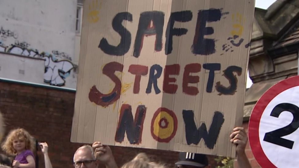 Safe streets placard