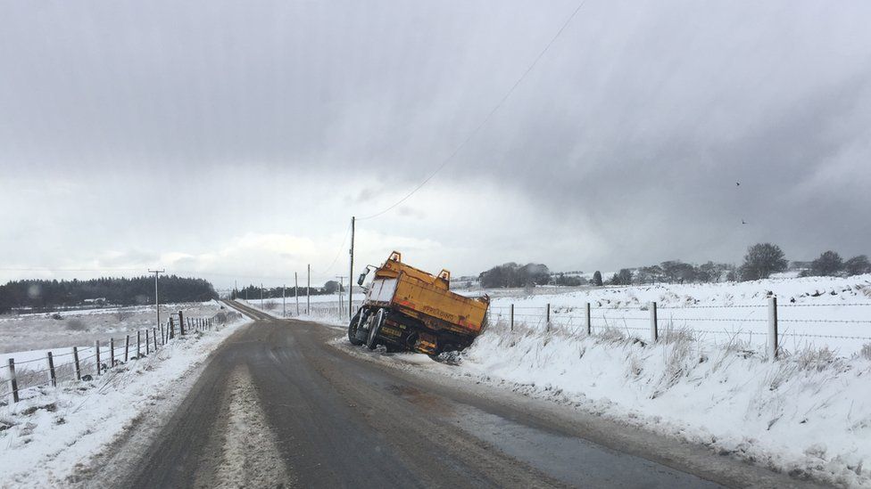 Gritter in ditch