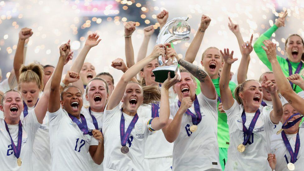 Leah Williamson and Millie Bright of England lifts the UEFA Women’s Euro 2022 Trophy