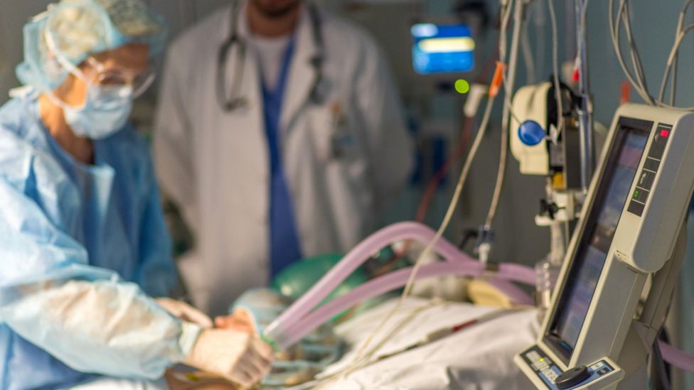 Coronavirus: Dyson develops ventilators for NHS - BBC News