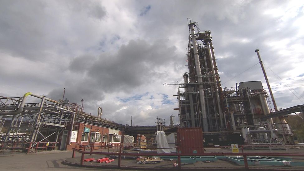 Diwydiannau de Cymru yn uno i ddileu allyriadau CO2 BBC Cymru Fyw