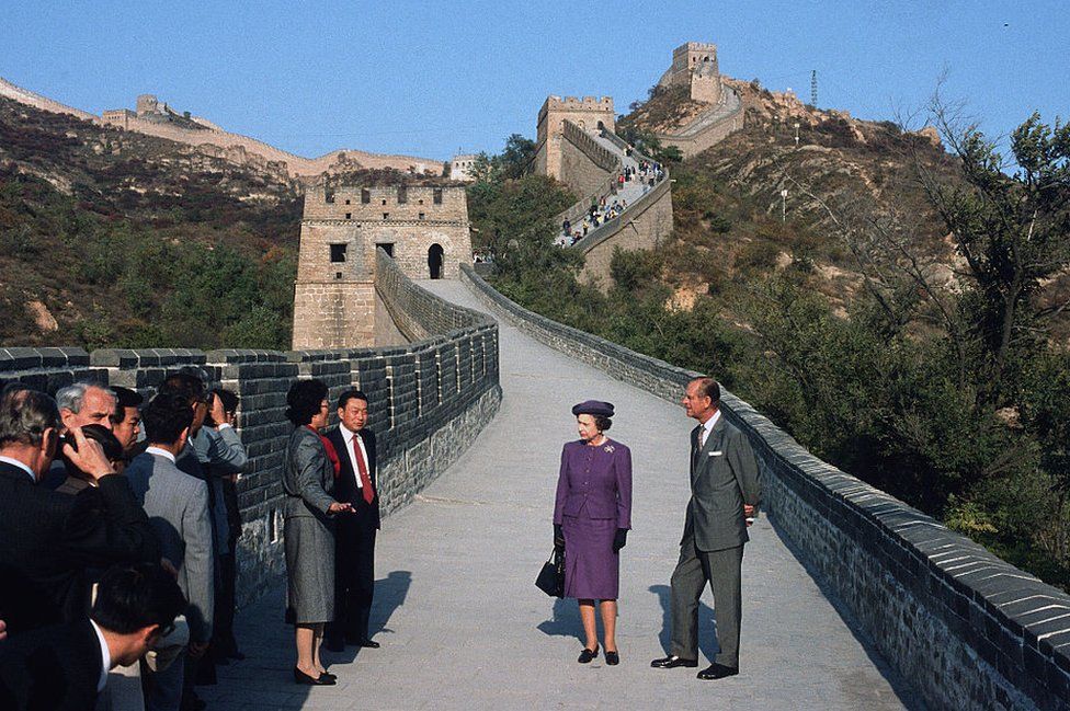 Queen Elizabeth ll and Prince Philip, Duke of Edinburgh visit The Great Wall of China on 14 October 1986.