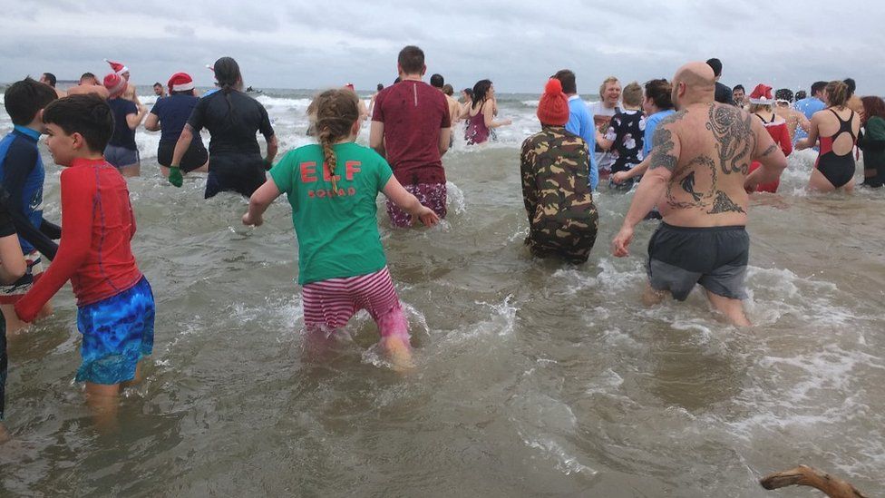 Boxing Day Dippers Brave North Sea At Seaburn And Tynemouth Bbc News