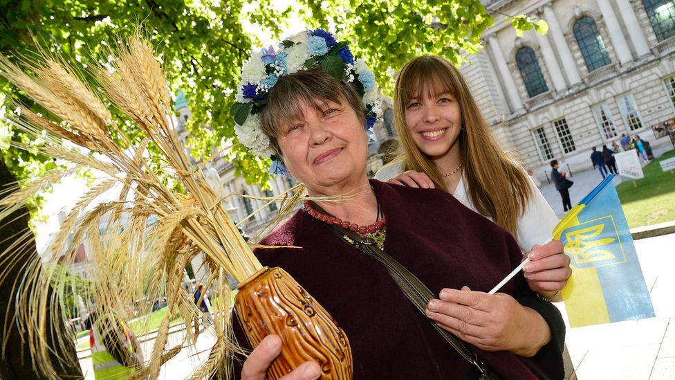Ukraine war Refugees in Canterbury mark independence day BBC News