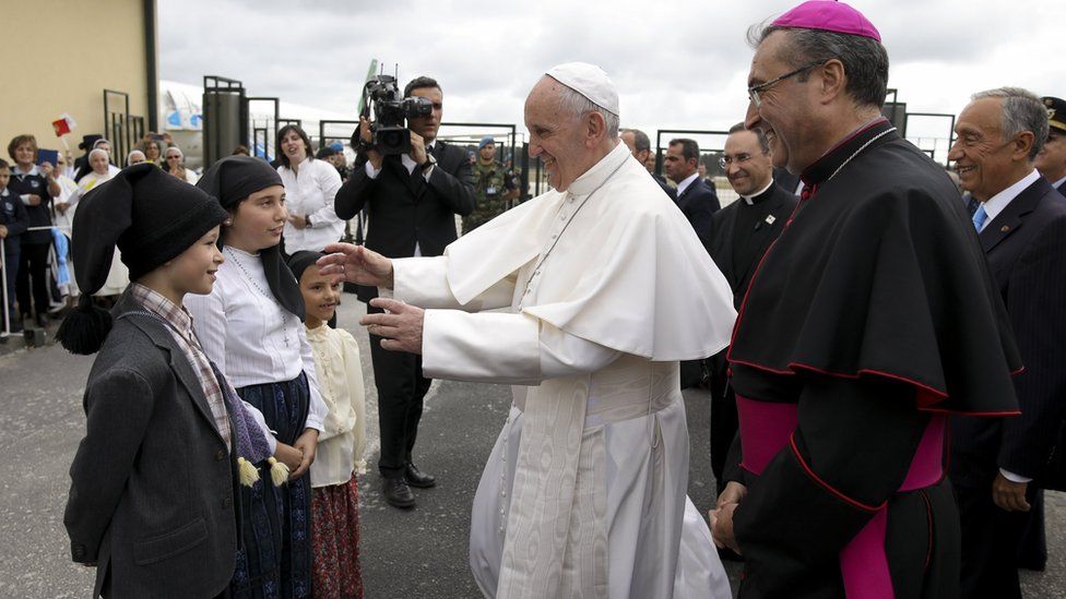 Children greet Pope at military airbase, 12 May 17